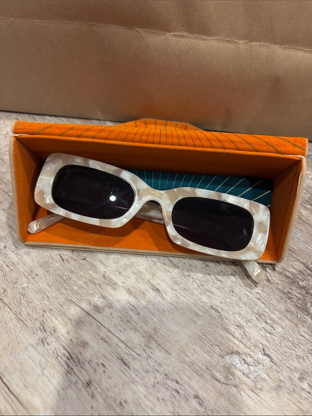 Diff Eyewear Tan tortoise shell Sunglasses
